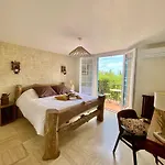 Bed & Breakfast Mas Del Flor 3*