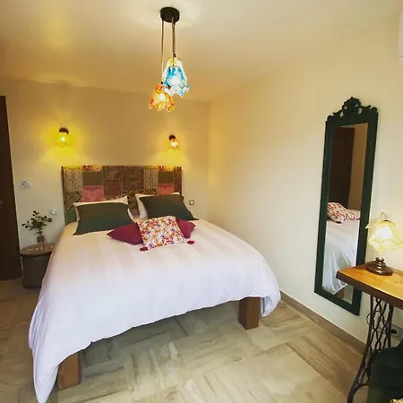 Mas Del Flor Bed & Breakfast 3*
