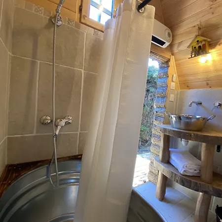 Mas Del Flor Bed and Breakfast