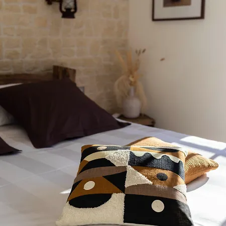 Mas Del Flor Bed and Breakfast